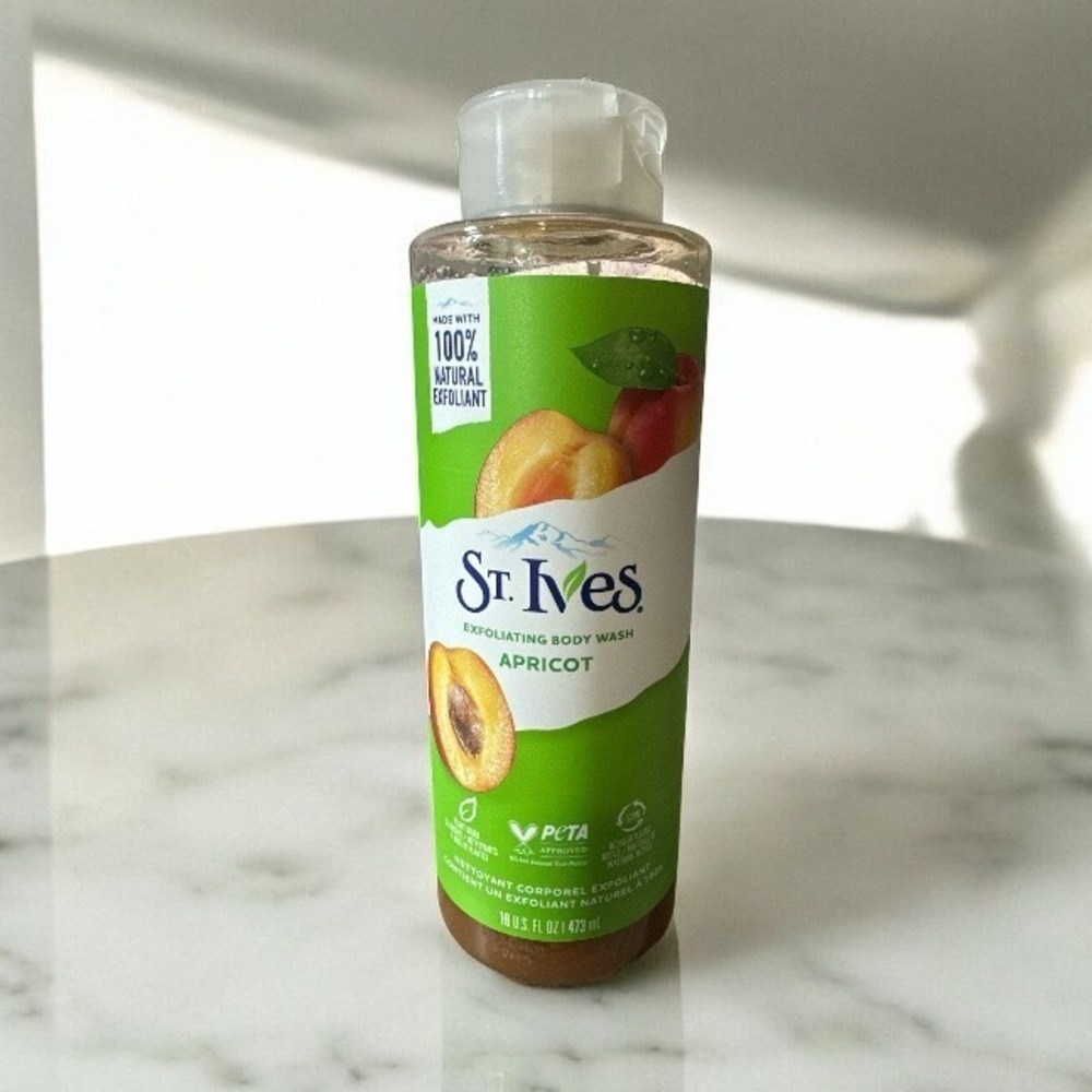 St. Ives Exfoliating‎ Body Wash APRICOT 16 oz/473 ml 100% Natural Exfoliant NEW